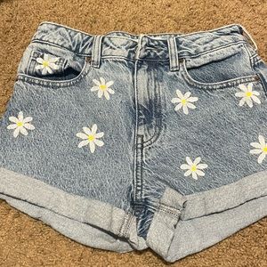 Pacsun mom shorts size 25 but honestly fit like a 24 too